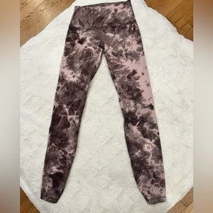 🔥Lululemon Align 28” leggings. In excellent condition